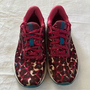 Brooks Adrenaline GTS 22 Magenta Purple White Women 9 Running Shoes 1203531B-568